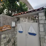Ξενοδοχείο με διαμερίσματα Gioula's