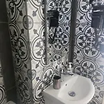 Gioula's 3* Πατητήρι