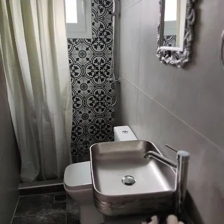 Gioula's Aparthotel Patitiri