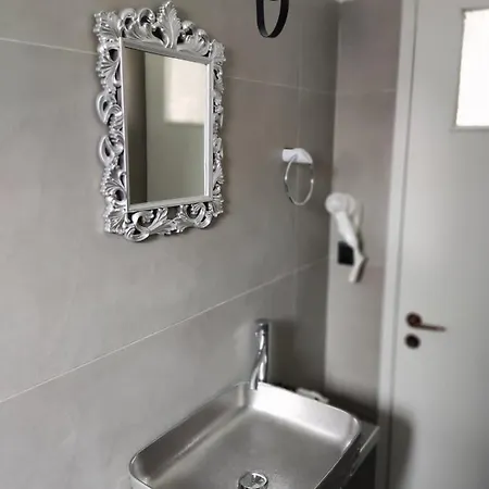 Gioula's Hotel apartamentowy Patitiri