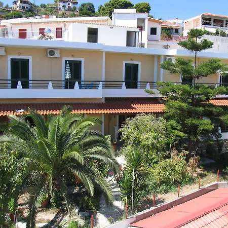 Gioula's 3* Patitiri (Alonnisos)