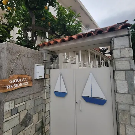 Ξενοδοχείο με διαμερίσματα Gioula's