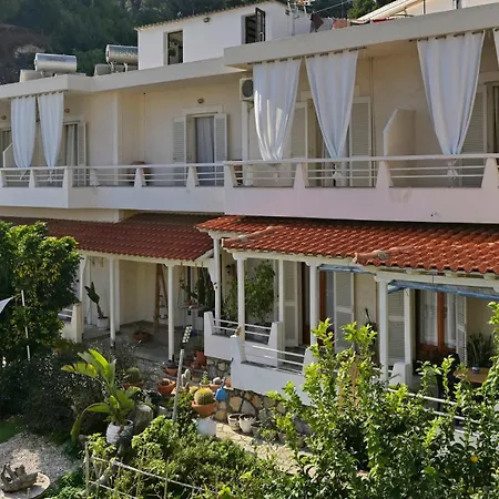 Aparthotel Gioula's Patitiri