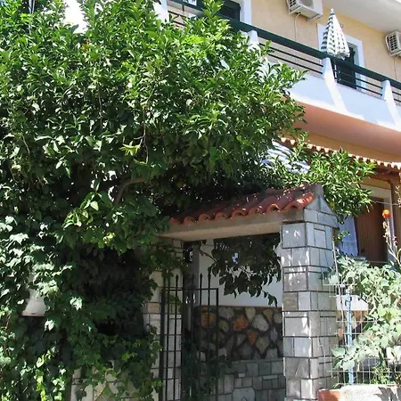 Gioula's Aparthotel Patitiri