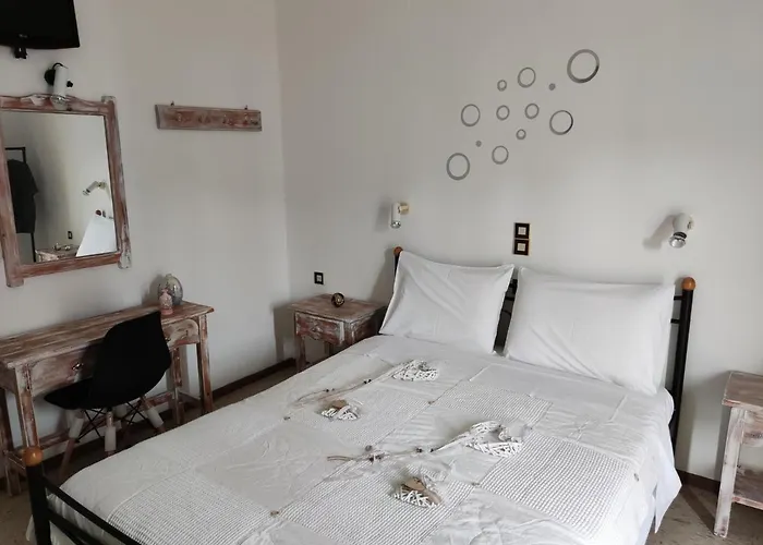 Gioula's Aparthotel Patitiri