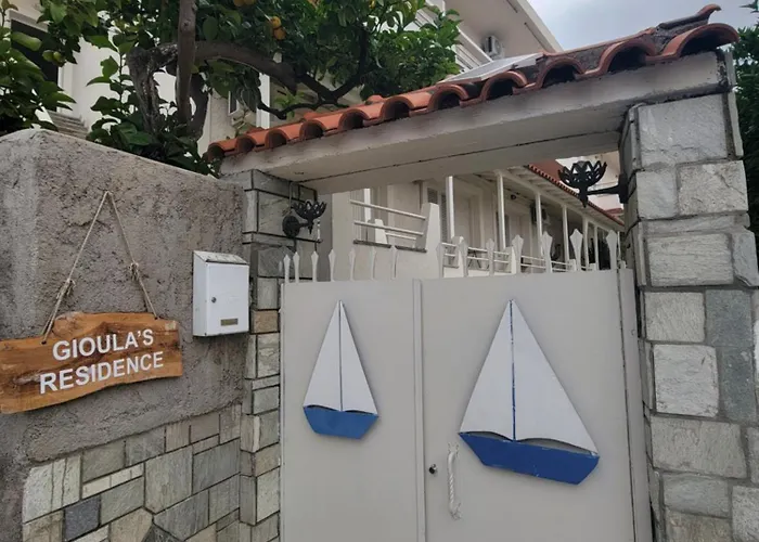 Ξενοδοχείο με διαμερίσματα Gioula's