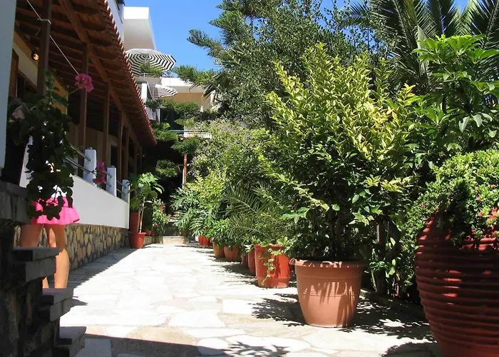 Gioula's Ξενοδοχείο με διαμερίσματα 3*